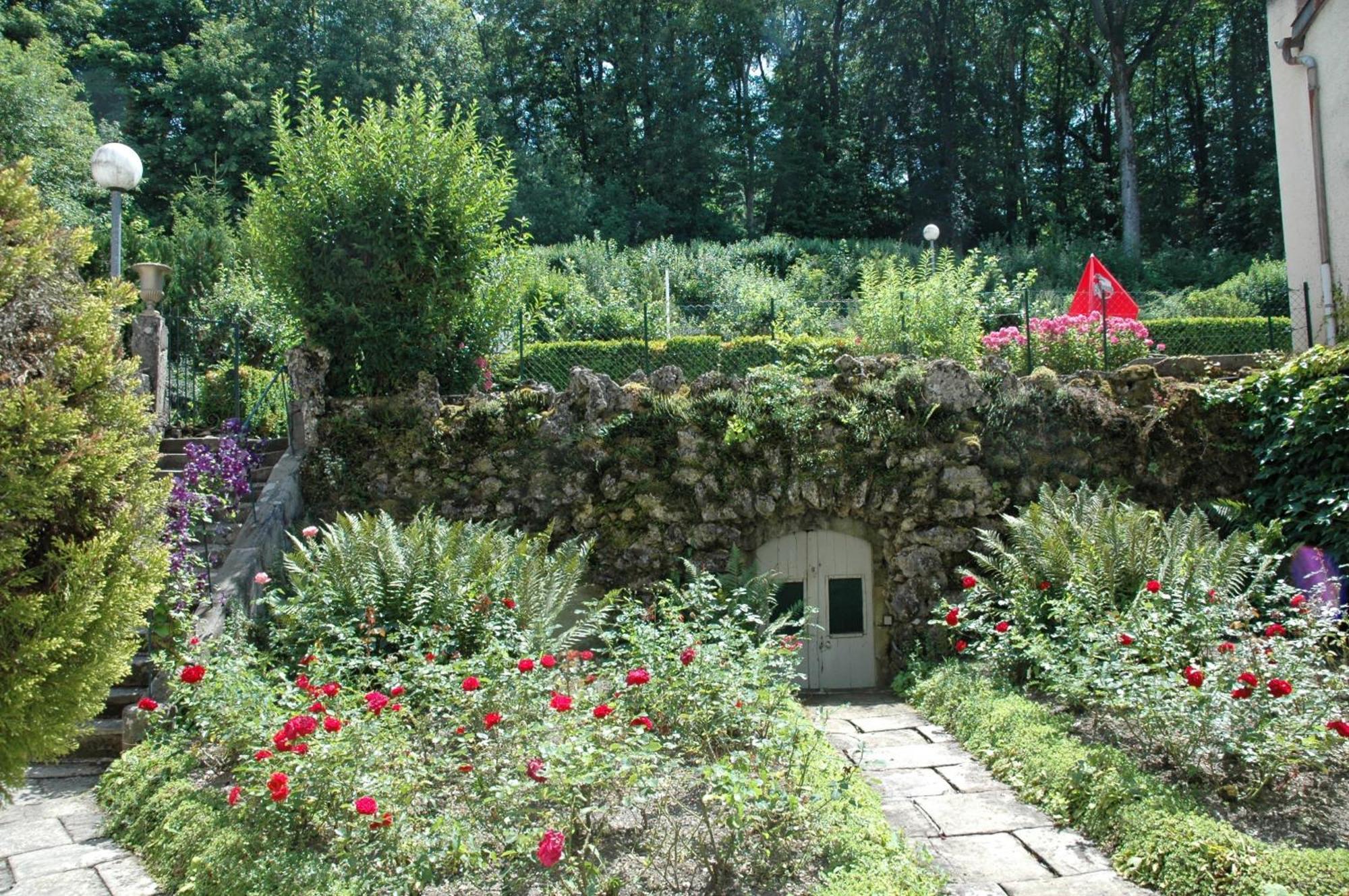 Hôtel et Studios d'Orfeuil Bourbonne-les-Bains Exterior foto