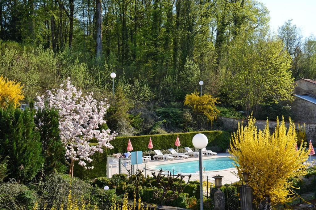 Hôtel et Studios d'Orfeuil Bourbonne-les-Bains Quarto foto
